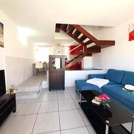 El Cortijo, Pool View 度假居 *